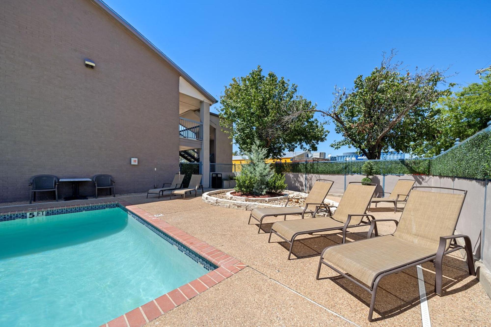 Days Inn By Wyndham Round Rock Kültér fotó