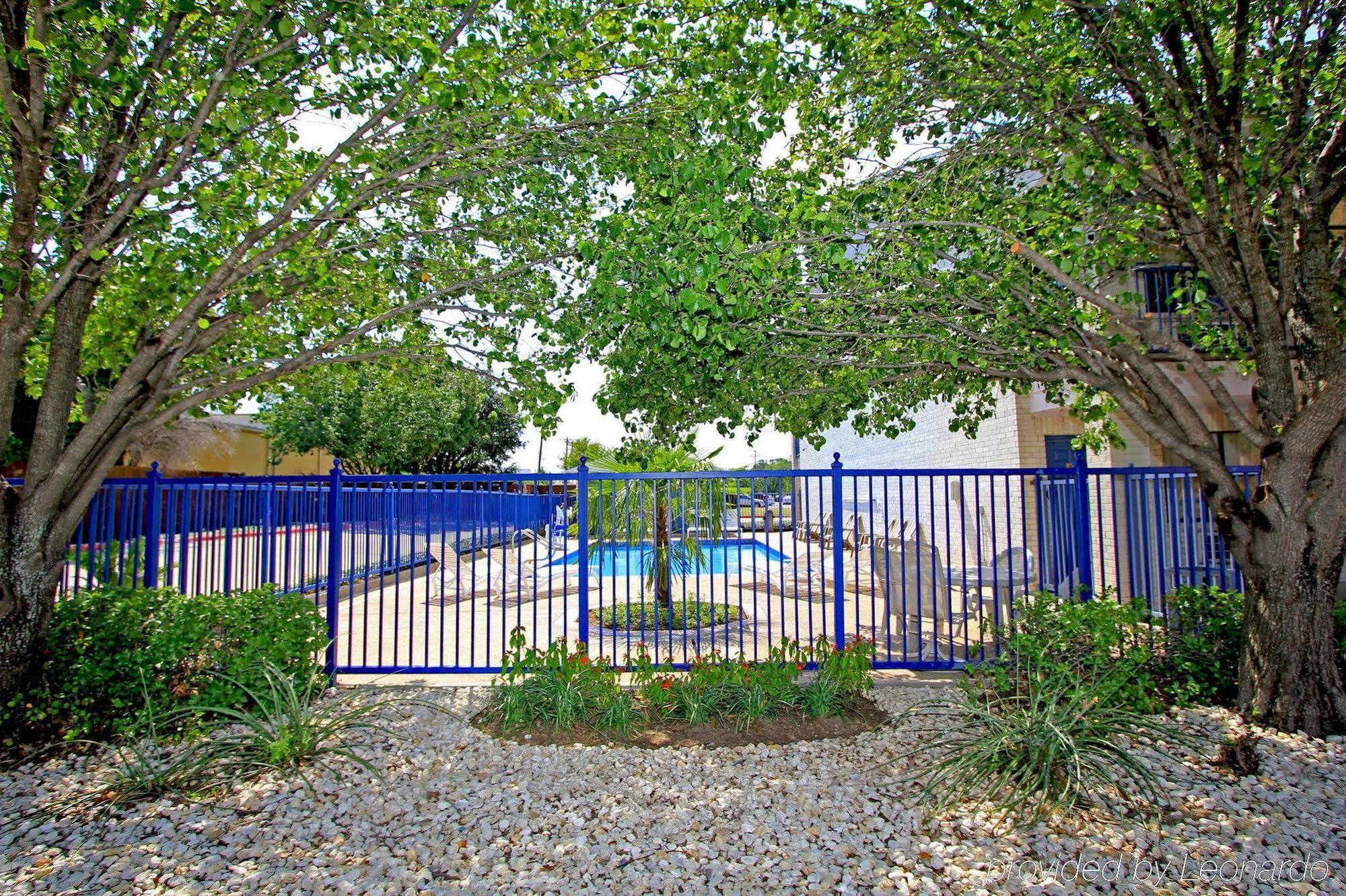 Days Inn By Wyndham Round Rock Kültér fotó